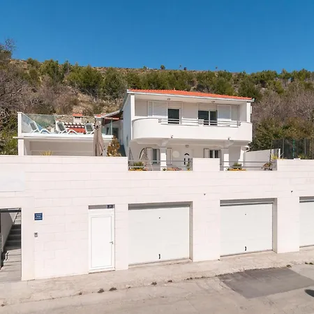 4 Bedroom Gorgeous In * Žrnovnica