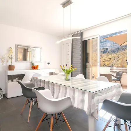 بيت للعطل 4 Bedroom Gorgeous In Žrnovnica