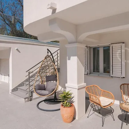 4 Bedroom Gorgeous In بيت للعطل Žrnovnica