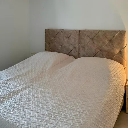 Holiday home 4 Bedroom Gorgeous In Zrnovnica