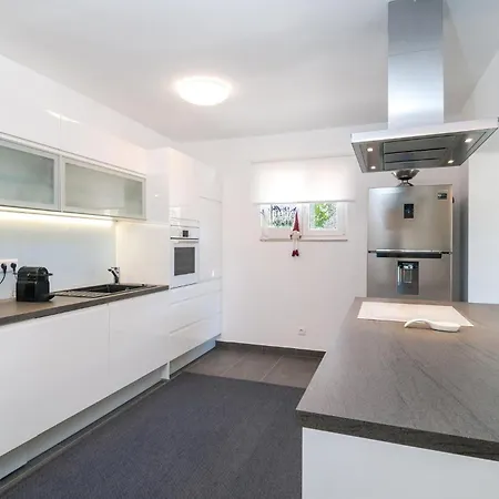 4 Bedroom Gorgeous In