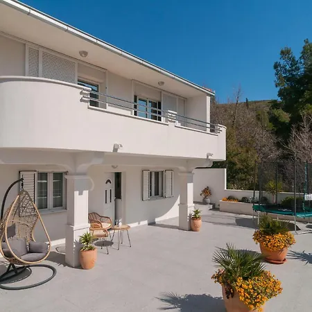 Holiday home 4 Bedroom Gorgeous In *