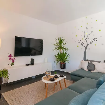 4 Bedroom Gorgeous In Holiday home *