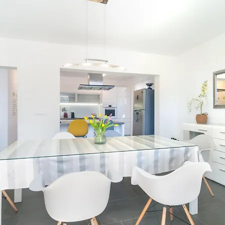 Holiday home 4 Bedroom Gorgeous In