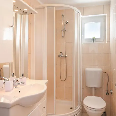 Holiday home 4 Bedroom Gorgeous In Zrnovnica
