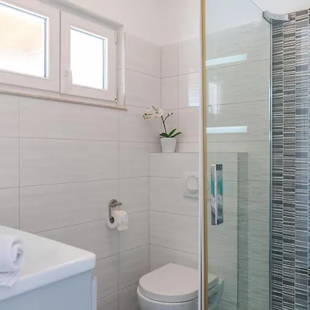 4 Bedroom Gorgeous In