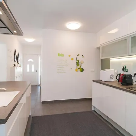 4 Bedroom Gorgeous In Holiday home